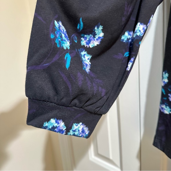 New Liz Claiborne Black with Blue Floral Drop Puff Sleeve Top Size XXL - Picture 5 of 9